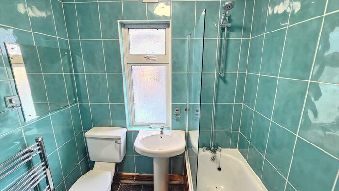 4 Bedroom Town House To Rent In Brooke Road, London, E17