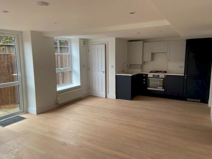 2 Bedroom Flat To Rent In Commercial Road, Tunbridge Wells, TN1