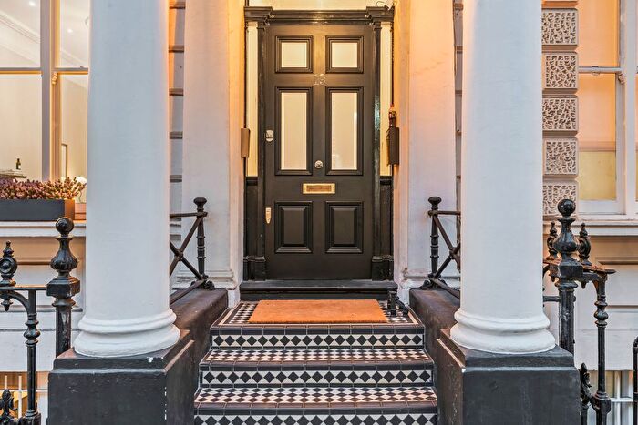 2 Bedroom Flat To Rent In Clanricarde Gardens, London, W2