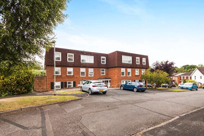 2 Bedroom Flat To Rent In Milton Gardens, Wokingham, RG40