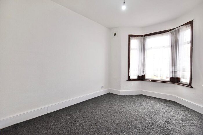 2 Bedroom Flat To Rent In Milton Avenue, East Ham, E6