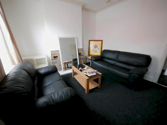 2 Bedroom Property To Rent In Carberry Terrace, Hyde Park, Leeds, LS6