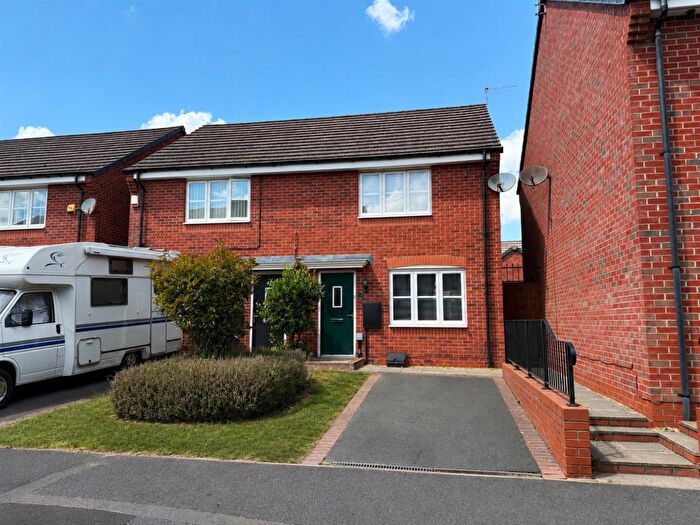 2 Bedroom Town House For Sale In Disraeli Street, Aylestone, LE2