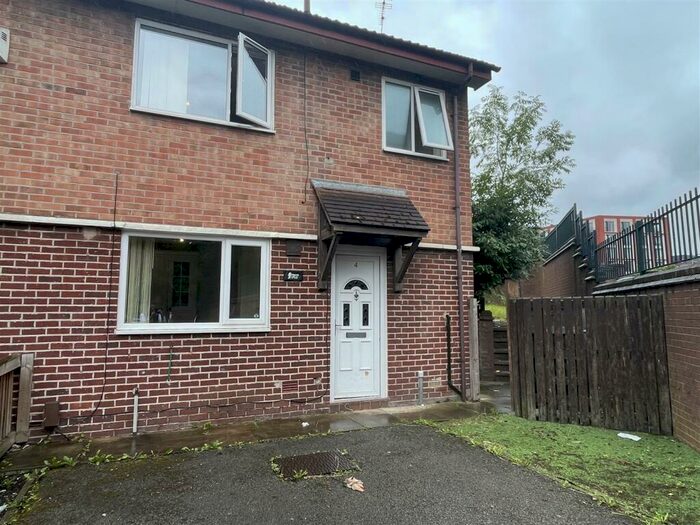 3 Bedroom End Of Terrace House To Rent In Woodlark Close, Salford, M3