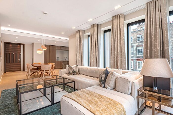 3 Bedroom Flat For Sale In Licoln Square, Portugal Street, London, WC2A