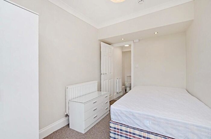 5 Bedroom Semi-Detached House To Rent In Edmund Road, Sheffield, S2
