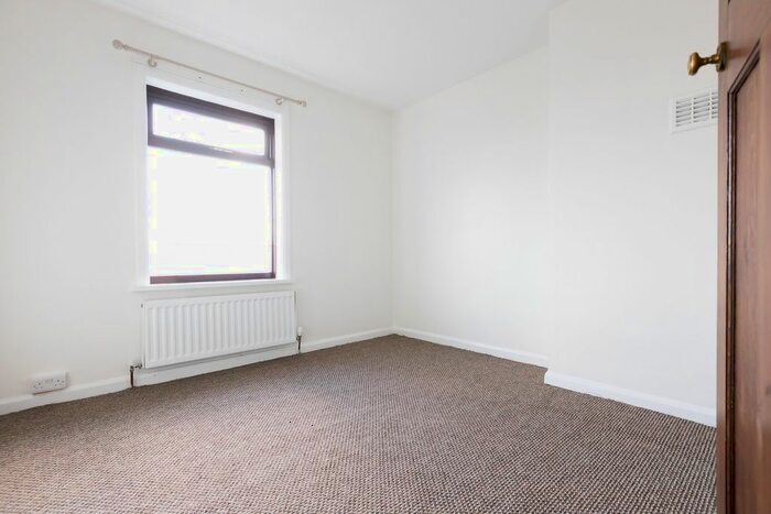 3 Bedroom Semi-Detached House To Rent In Cochrane Road, West Midlands DY2