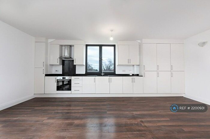 2 Bedroom Flat To Rent In Farnsby Street, Swindon, SN1