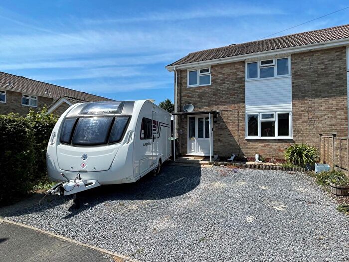 3 Bedroom Semi-Detached House For Sale In Whitefield Road, Holbury, SO45