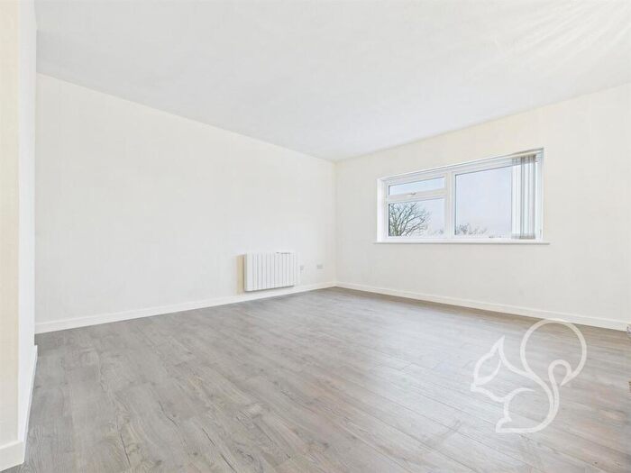 2 Bedroom Apartment For Sale In Seaview Avenue, West Mersea, CO5