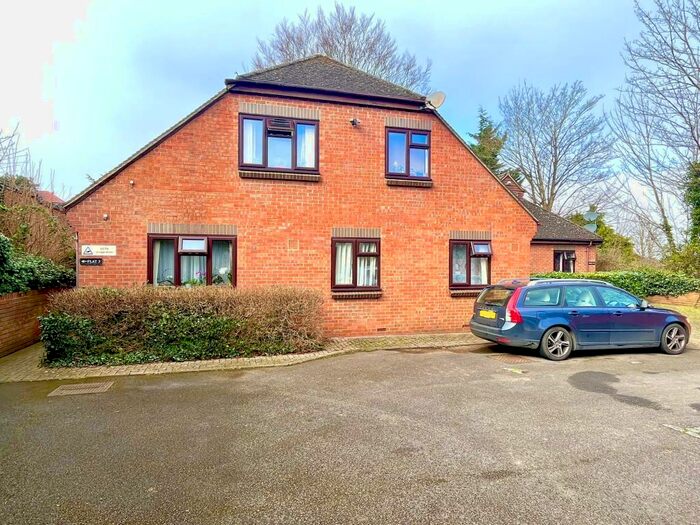 2 Bedroom Flat To Rent In Beauchamp Lane, Oxford, OX4