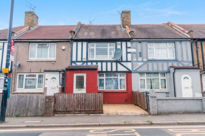 3 Bedroom Terraced House To Rent In Vicarage Farm Road, Hounslow, TW5