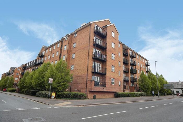 2 Bedroom Flat For Sale In Holly Street, Luton, LU1