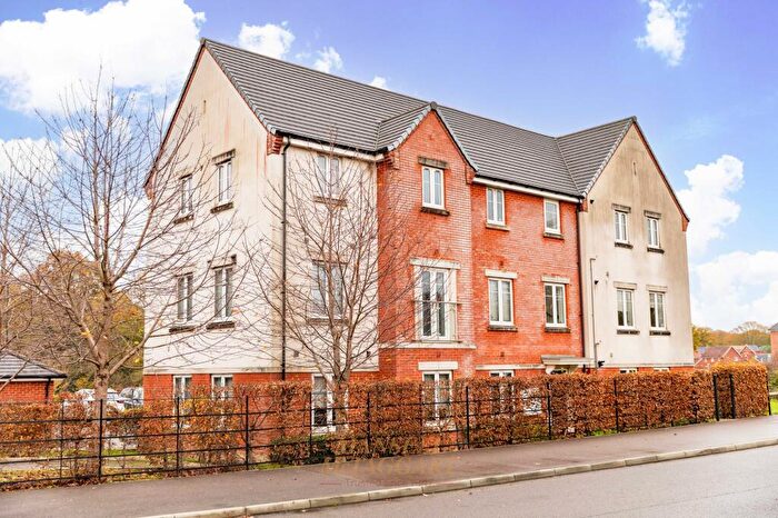 2 Bedroom Flat For Sale In Somerley Drive, Crawley, RH10
