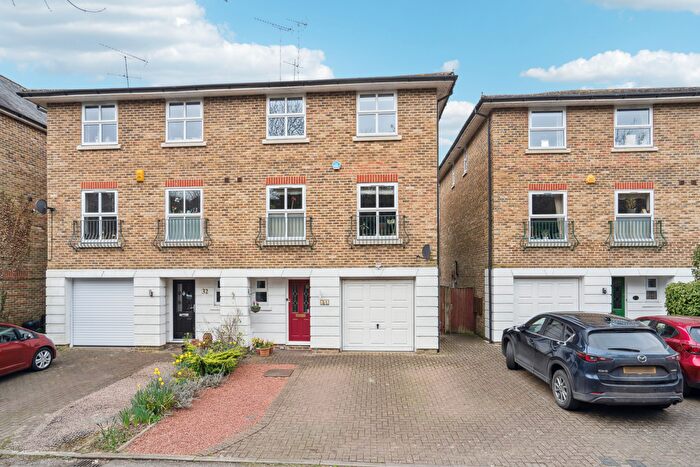 4 Bedroom Town House For Sale In Harefield, Uxbridge, UB9