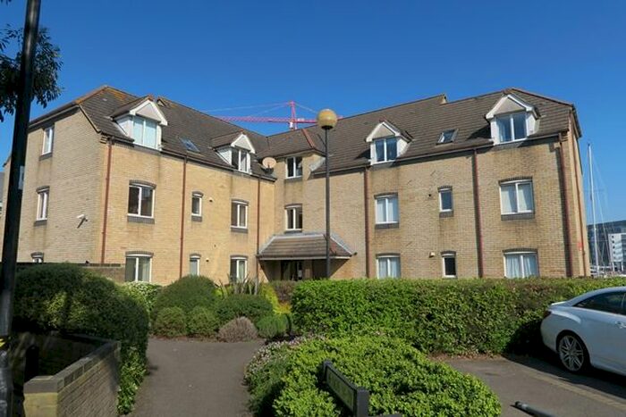 2 Bedroom Flat To Rent In Atlantic Close, Ocean Village SO14