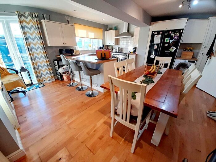 4 Bedroom Detached House For Sale In Oak Tree Avenue, Gainsborough, DN21