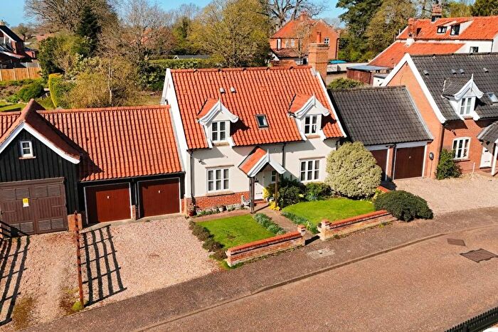 3 Bedroom Link Detached House For Sale In Church Close, South Walsham, Norwich, NR13