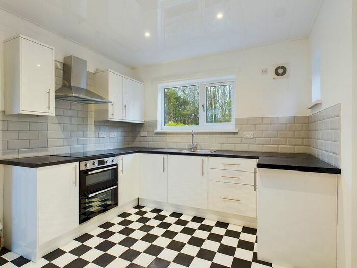 3 Bedroom Semi-Detached House To Rent In Lingfield Close, Lingfield Point, DL1