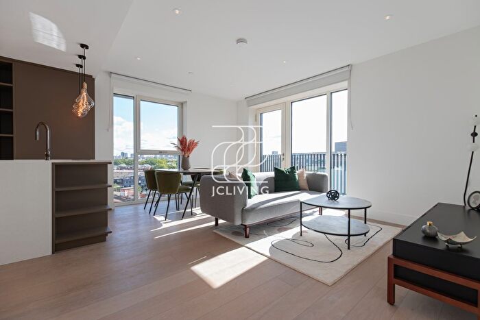 2 Bedroom Flat To Rent In Cascade Apartments, London, W12