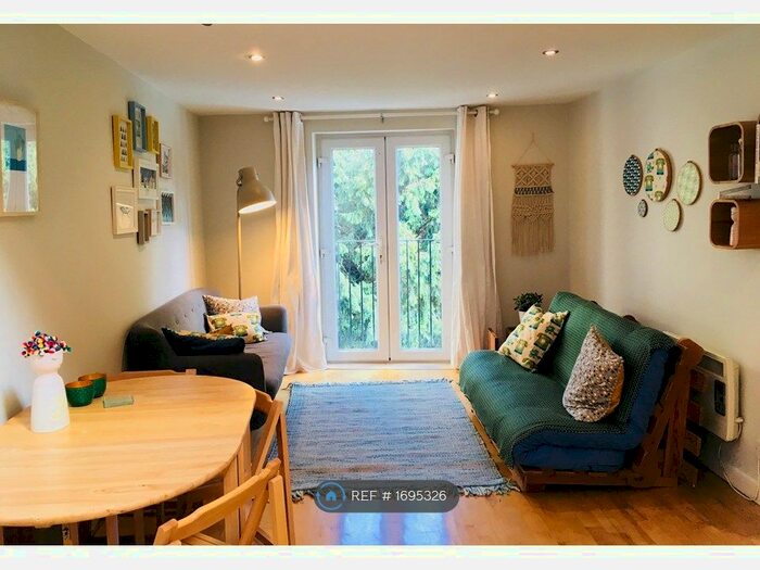 2 Bedroom Flat To Rent In Church Lane, Bristol, BS1