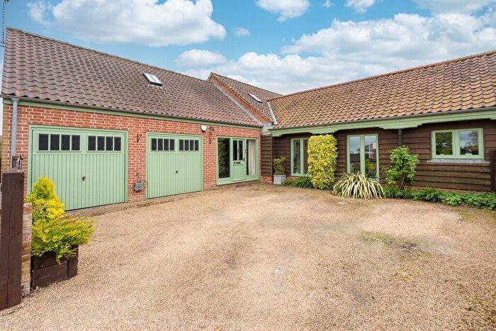 5 Bedroom Barn Conversion For Sale In Bradwell, Norfolk, NR31