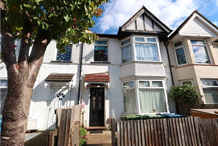1 Bedroom Flat To Rent In Frognal Avenue, Harrow, Middlesex, HA1