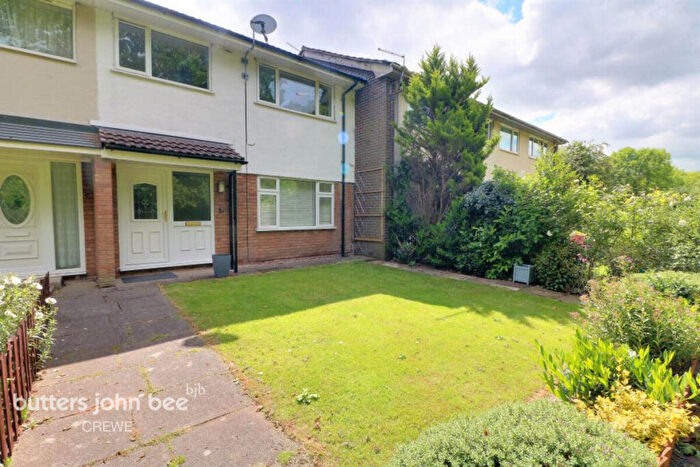 3 Bedroom Semi-Detached House To Rent In Brookside Green, Crewe, CW2