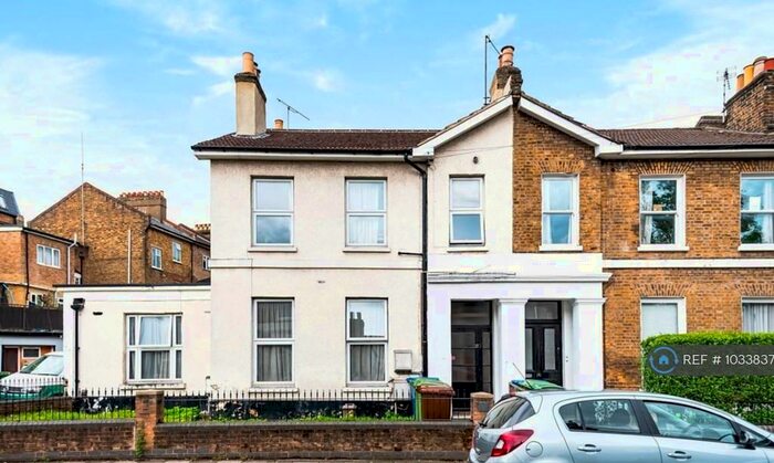 1 Bedroom Flat To Rent In Top Floor, London, SE15