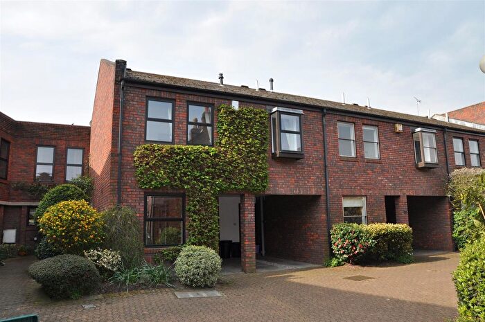 4 Bedroom Property To Rent In Haygarth Place, London, SW19