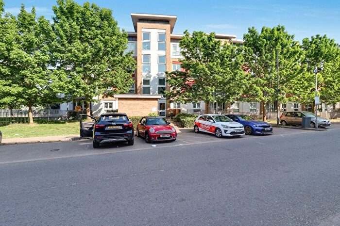 1 Bedroom Flat For Sale In Langhorn Drive, Challenge Court Langhorn Drive, TW2