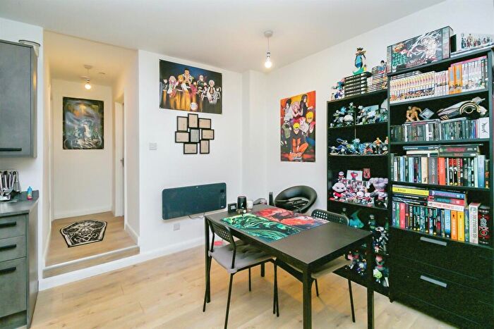 1 Bedroom Flat For Sale In Glebe Street, Penarth, CF64