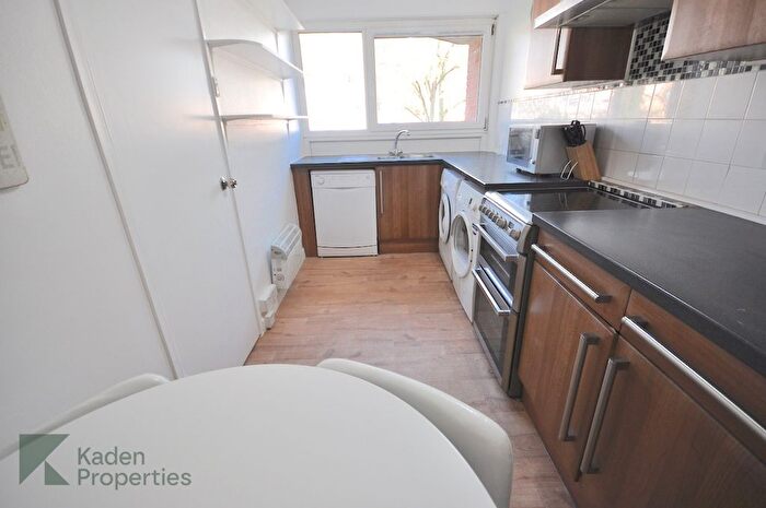 4 Bedroom Flat To Rent In Crayford Road, Camden Road/London, N7