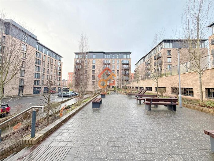 3 Bedroom Flat To Rent In Lincoln Apartments, Lexington Gardens, Birmingham, B15