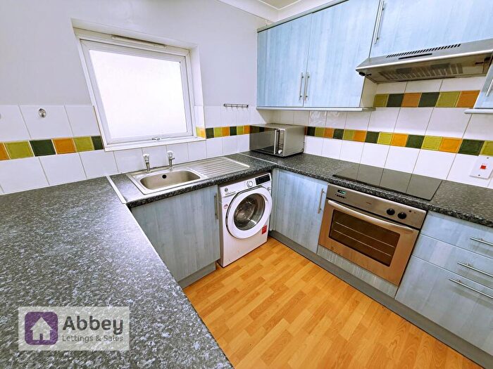 3 Bedroom Flat To Rent In The Rushes, Loughborough, LE11