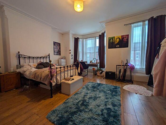 6 Bedroom Terraced House To Rent In Burford Road, Nottingham, NG7