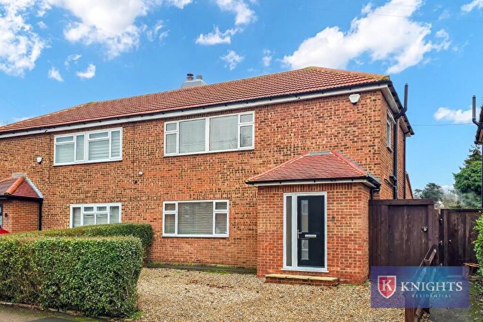 3 Bedroom House For Sale In Valley Side, London, E4