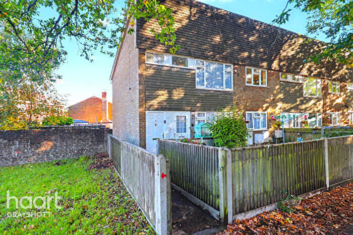 2 Bedroom Maisonette For Sale In Grayshott Road, Headley Down, GU35