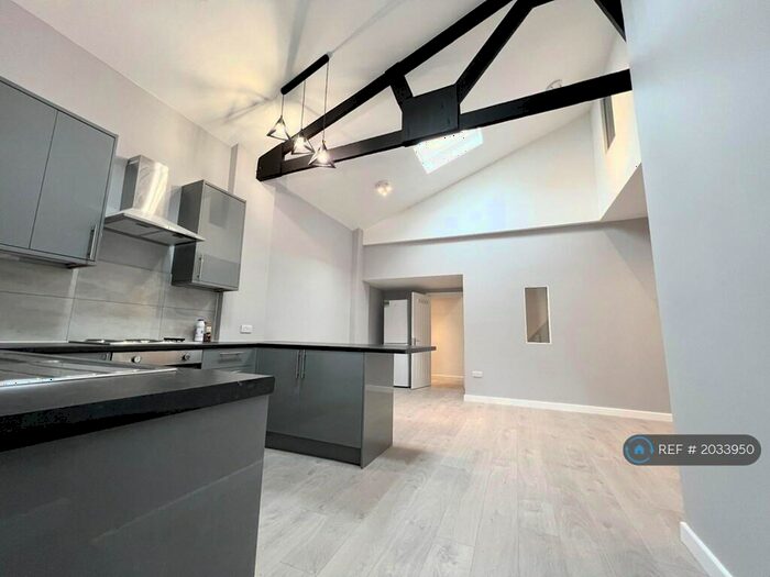 2 Bedroom Flat To Rent In House, London, E6