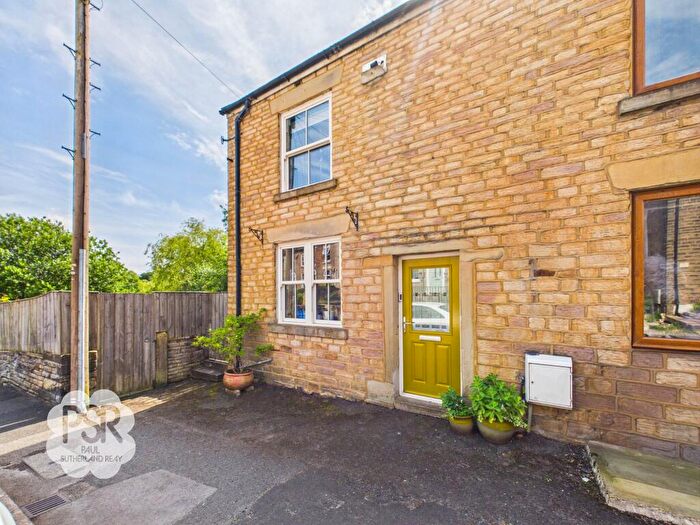 3 Bedroom End Of Terrace House For Sale In Bridge Street, New Mills, SK22