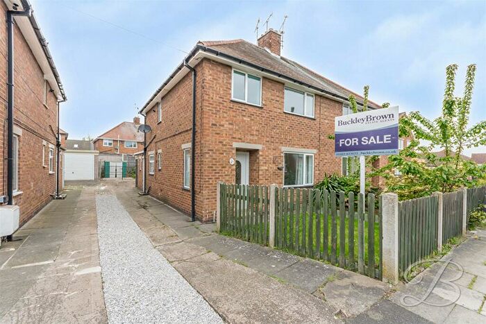 3 Bedroom Semi-Detached House For Sale In Robin Hood Avenue, Warsop, Mansfield, NG20