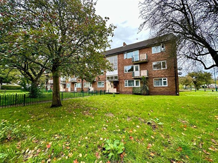 2 Bedroom Flat To Rent In Rochester Walk, Clifton, Nottingham, NG11