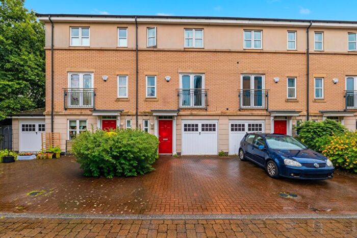 3 Bedroom Terraced House For Sale In Castle Quay Close, Nottingham, NG7