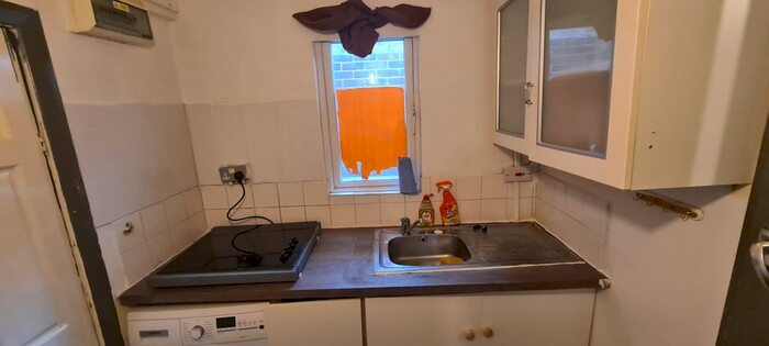 Studio To Rent In Chingford Road, London, E17