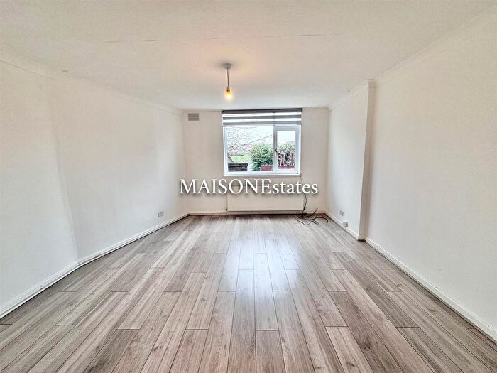 2 Bedroom Maisonette To Rent In Hexworthy Avenue, Styvechale, Coventry, CV3