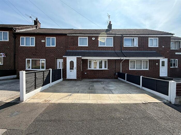 3 Bedroom Terraced House For Sale In Stamford Close, Stalybridge, SK15