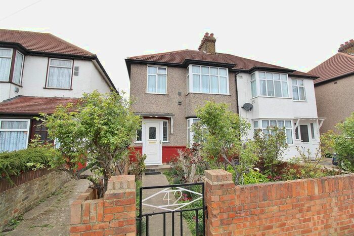 4 Bedroom Semi-Detached House To Rent In Kingsley Avenue, Hounslow, TW3