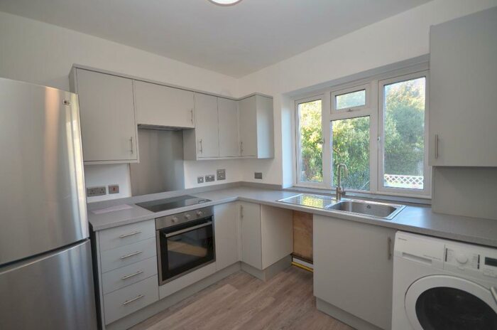 2 Bedroom Flat To Rent In Sunderland Court, East Dulwich, London, SE22