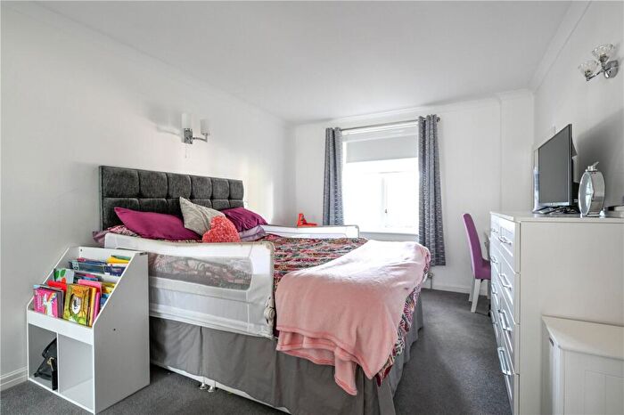 2 Bedroom Apartment To Rent In Rosslyn Park, Weybridge, KT13