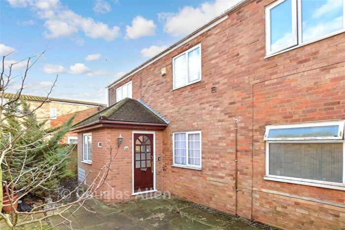 2 Bedroom End Of Terrace House For Sale In Chevers Pawen, Basildon, Essex, SS13